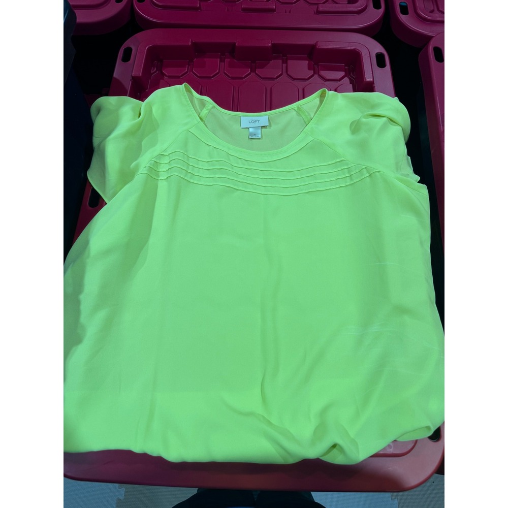 Ann Taylor LOFT Lime Green Pintuck Short Sleeve Blouse XL